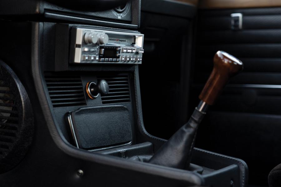 Детали интерьера Alpina B7 S Turbo (E12) 1981 года  (JP) (фото 12 из 27)